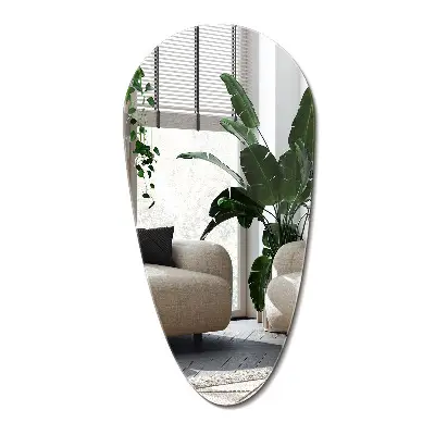 Miroir irrégulier au design inhabituel